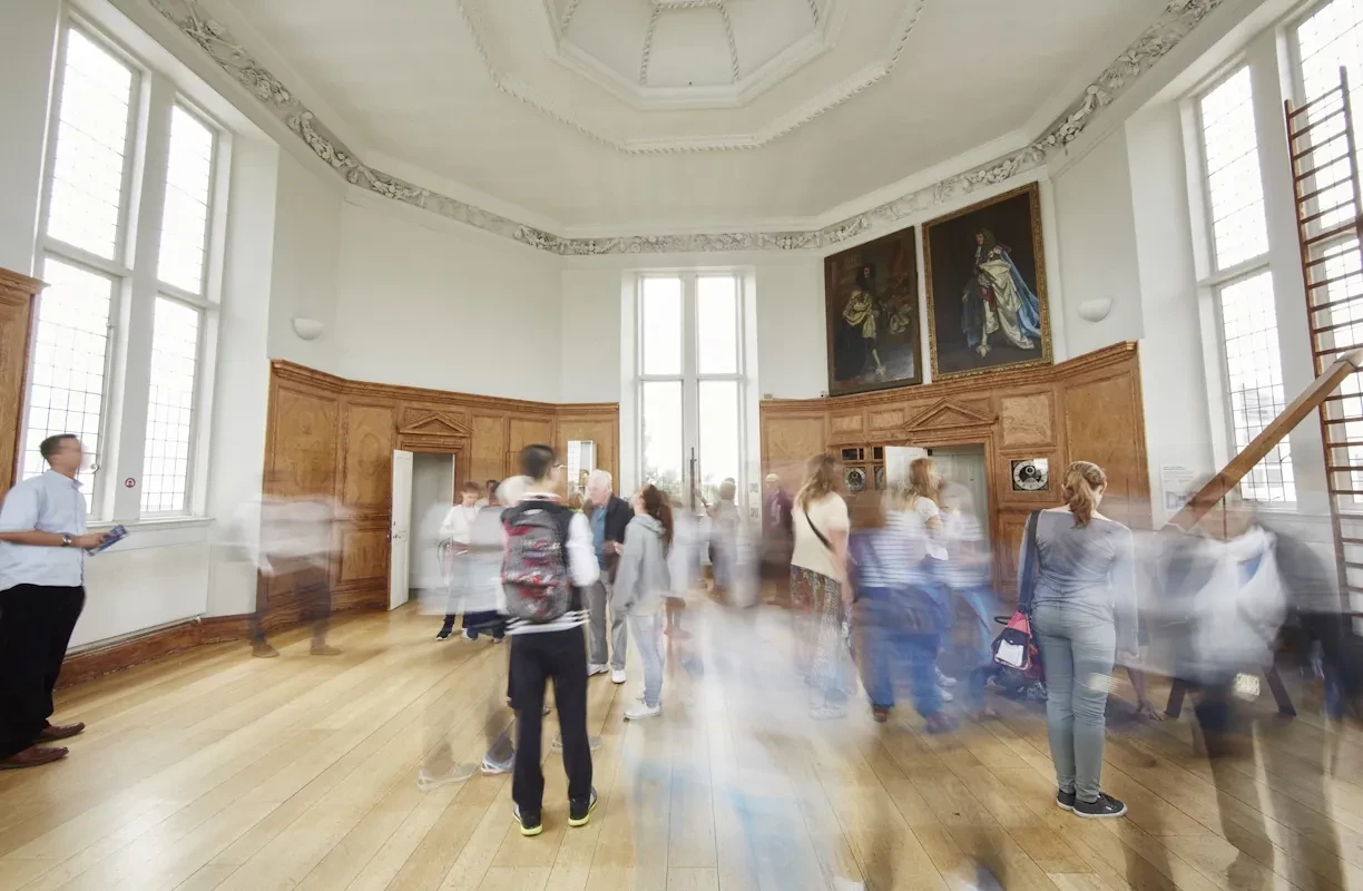 Time-lapse view of visitors in the Octagon room.